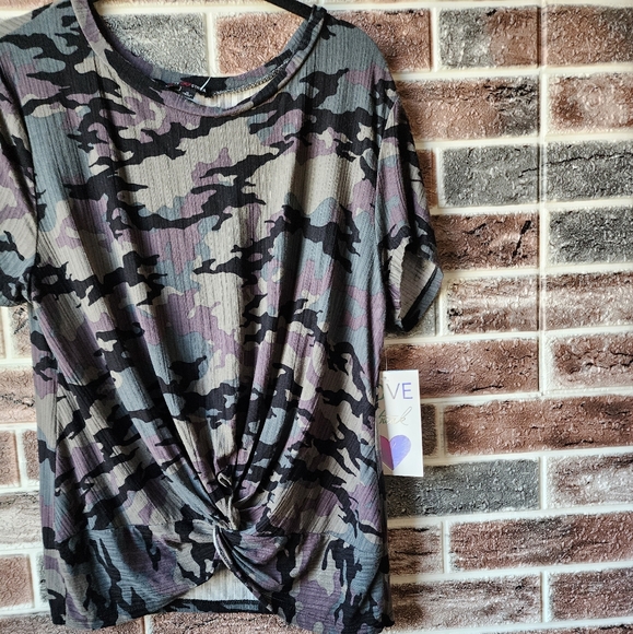 NEW Shortsleeve camo twist tee - Picture 4 of 11